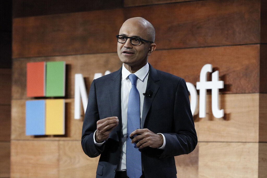 La opinión del director general de Microsoft acerca de la IA es inusual. Y sospecha cuánto crecerá la economía global gracias a ella